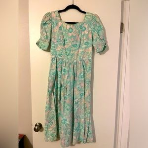 Vintage 80s puff sleeve dress with sweetheart neckline.